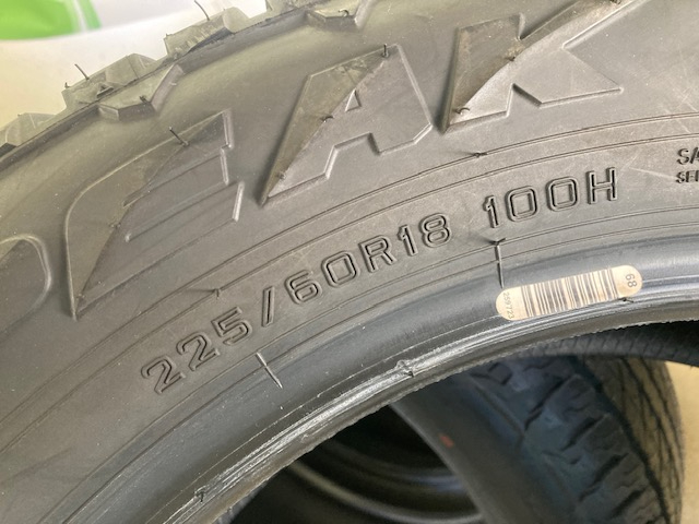 完売)(中古タイヤ)新車はずし品!! 2021年製☆225/60R18 100H FALKEN